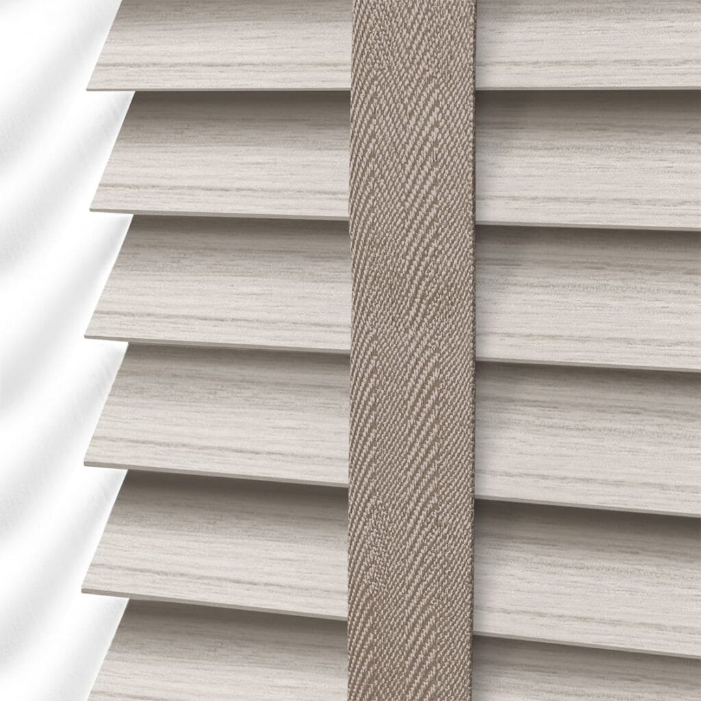 الستائر الخشبية 12 grey wash latte 41 wooden blind 50 3 zoom
